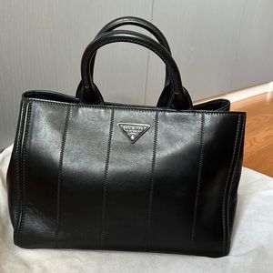Medium Garden Tote Prada Bag, excellent condition like brand new 13*9*8
